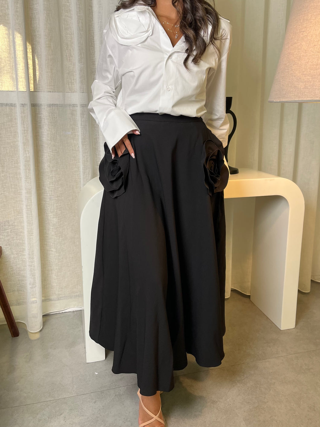 Rose black skirt